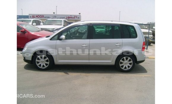 Buy Import Volkswagen Touran Other Car in Import - Dubai in Baa Buy Import Volkswagen Touran Other Car in Import - Dubai in Baa
