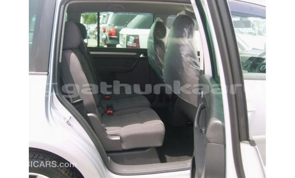 Buy Import Volkswagen Touran Other Car in Import - Dubai in Baa Buy Import Volkswagen Touran Other Car in Import - Dubai in Baa