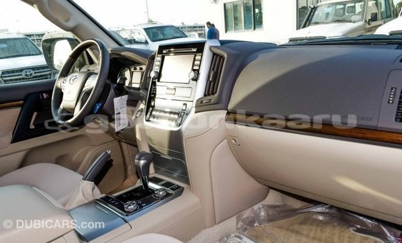 Buy Import Toyota Land Cruiser White Car in Import - Dubai in Baa Buy Import Toyota Land Cruiser White Car in Import - Dubai in Baa