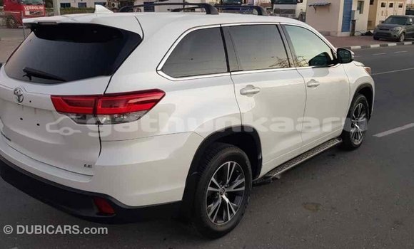 Buy Import Toyota Highlander White Car in Import - Dubai in Baa Buy Import Toyota Highlander White Car in Import - Dubai in Baa