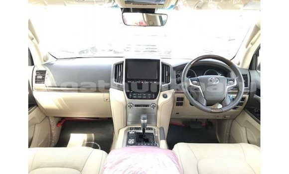 Buy Import Toyota Land Cruiser White Car in Import - Dubai in Baa Buy Import Toyota Land Cruiser White Car in Import - Dubai in Baa