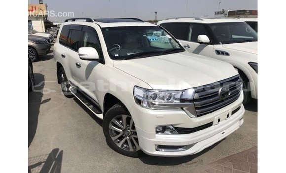 Buy Import Toyota Land Cruiser White Car in Import - Dubai in Baa Buy Import Toyota Land Cruiser White Car in Import - Dubai in Baa
