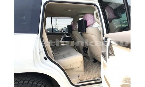 Buy Import Toyota Land Cruiser White Car in Import - Dubai in Baa Buy Import Toyota Land Cruiser White Car in Import - Dubai in Baa
