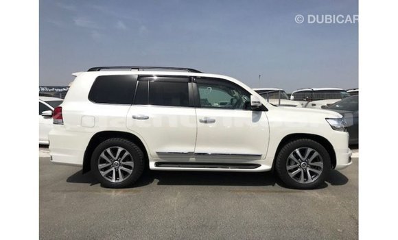 Buy Import Toyota Land Cruiser White Car in Import - Dubai in Baa Buy Import Toyota Land Cruiser White Car in Import - Dubai in Baa