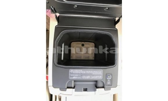 Buy Import Toyota Land Cruiser White Car in Import - Dubai in Baa Buy Import Toyota Land Cruiser White Car in Import - Dubai in Baa