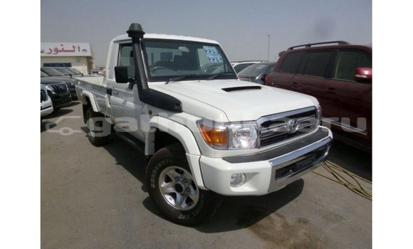 Buy Import Toyota Land Cruiser White Car in Import - Dubai in Baa Buy Import Toyota Land Cruiser White Car in Import - Dubai in Baa