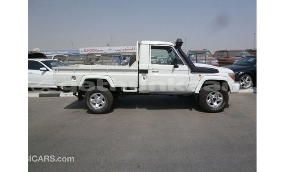 Buy Import Toyota Land Cruiser White Car in Import - Dubai in Baa Buy Import Toyota Land Cruiser White Car in Import - Dubai in Baa