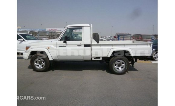 Buy Import Toyota Land Cruiser White Car in Import - Dubai in Baa Buy Import Toyota Land Cruiser White Car in Import - Dubai in Baa