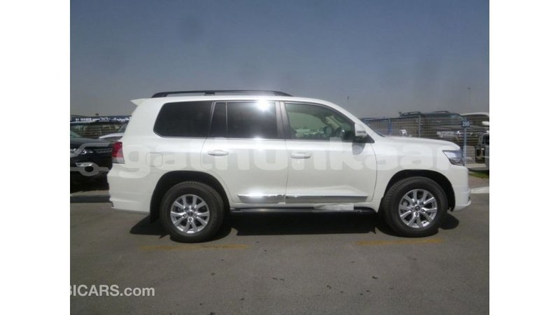 Big with watermark toyota land cruiser baa import dubai 2182