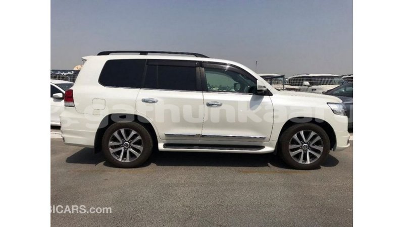 Big with watermark toyota land cruiser baa import dubai 2196