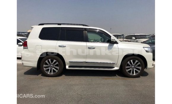 Buy Import Toyota Land Cruiser White Car in Import - Dubai in Baa Buy Import Toyota Land Cruiser White Car in Import - Dubai in Baa