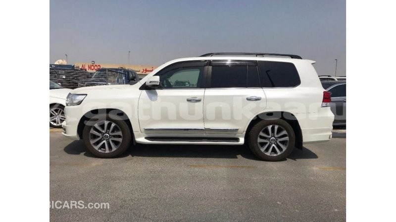 Big with watermark toyota land cruiser baa import dubai 2196