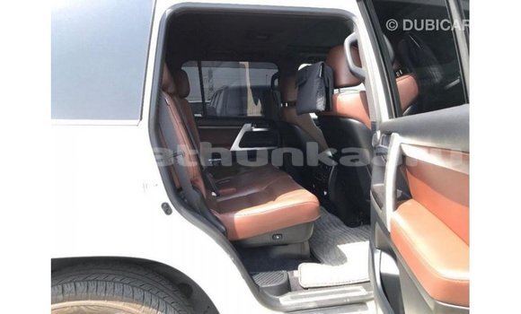 Buy Import Toyota Land Cruiser White Car in Import - Dubai in Baa Buy Import Toyota Land Cruiser White Car in Import - Dubai in Baa