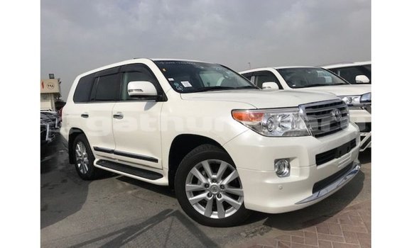 Buy Import Toyota Land Cruiser White Car in Import - Dubai in Baa Buy Import Toyota Land Cruiser White Car in Import - Dubai in Baa