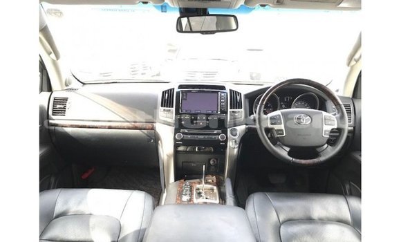 Buy Import Toyota Land Cruiser White Car in Import - Dubai in Baa Buy Import Toyota Land Cruiser White Car in Import - Dubai in Baa