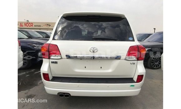 Buy Import Toyota Land Cruiser White Car in Import - Dubai in Baa Buy Import Toyota Land Cruiser White Car in Import - Dubai in Baa