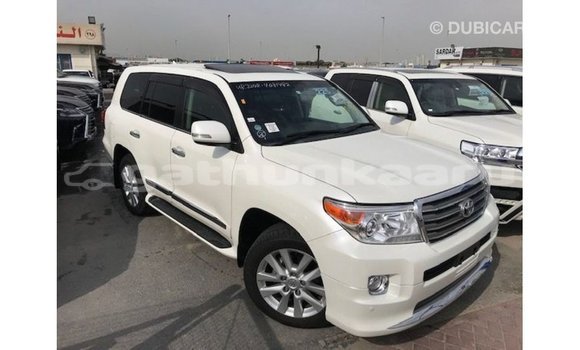 Buy Import Toyota Land Cruiser White Car in Import - Dubai in Baa Buy Import Toyota Land Cruiser White Car in Import - Dubai in Baa