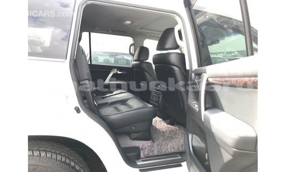 Buy Import Toyota Land Cruiser White Car in Import - Dubai in Baa Buy Import Toyota Land Cruiser White Car in Import - Dubai in Baa