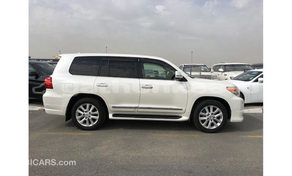Buy Import Toyota Land Cruiser White Car in Import - Dubai in Baa Buy Import Toyota Land Cruiser White Car in Import - Dubai in Baa