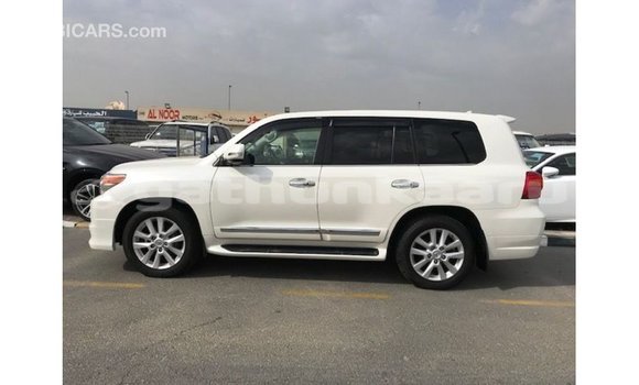 Buy Import Toyota Land Cruiser White Car in Import - Dubai in Baa Buy Import Toyota Land Cruiser White Car in Import - Dubai in Baa