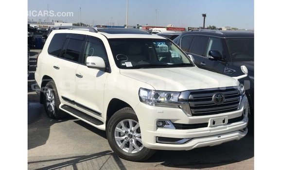 Buy Import Toyota Land Cruiser White Car in Import - Dubai in Baa Buy Import Toyota Land Cruiser White Car in Import - Dubai in Baa