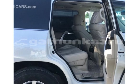 Buy Import Toyota Land Cruiser White Car in Import - Dubai in Baa Buy Import Toyota Land Cruiser White Car in Import - Dubai in Baa