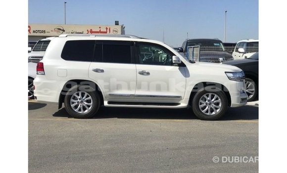Buy Import Toyota Land Cruiser White Car in Import - Dubai in Baa Buy Import Toyota Land Cruiser White Car in Import - Dubai in Baa