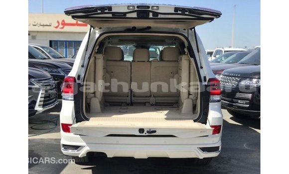 Buy Import Toyota Land Cruiser White Car in Import - Dubai in Baa Buy Import Toyota Land Cruiser White Car in Import - Dubai in Baa