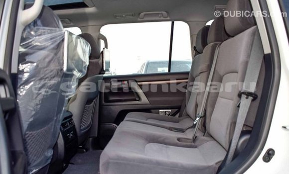 Buy Import Toyota Land Cruiser White Car in Import - Dubai in Baa Buy Import Toyota Land Cruiser White Car in Import - Dubai in Baa