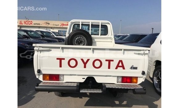 Buy Import Toyota Land Cruiser White Car in Import - Dubai in Baa Buy Import Toyota Land Cruiser White Car in Import - Dubai in Baa