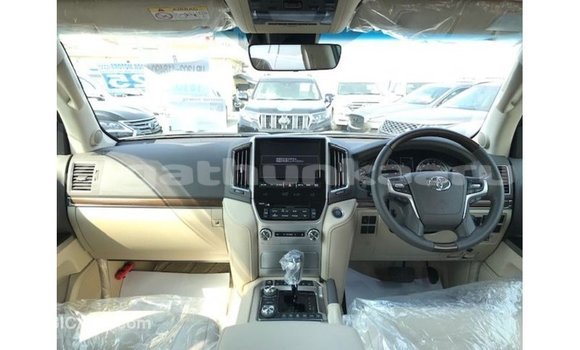 Buy Import Toyota Land Cruiser White Car in Import - Dubai in Baa Buy Import Toyota Land Cruiser White Car in Import - Dubai in Baa