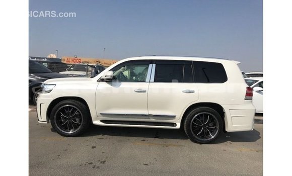 Buy Import Toyota Land Cruiser White Car in Import - Dubai in Baa Buy Import Toyota Land Cruiser White Car in Import - Dubai in Baa