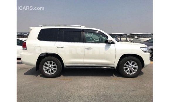 Buy Import Toyota Land Cruiser White Car in Import - Dubai in Baa Buy Import Toyota Land Cruiser White Car in Import - Dubai in Baa