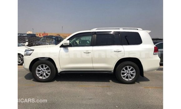 Buy Import Toyota Land Cruiser White Car in Import - Dubai in Baa Buy Import Toyota Land Cruiser White Car in Import - Dubai in Baa
