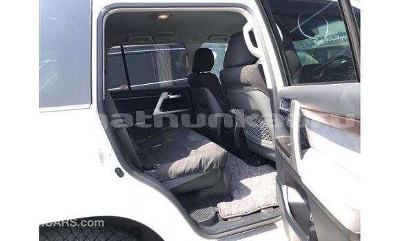 Buy Import Toyota Land Cruiser White Car in Import - Dubai in Baa Buy Import Toyota Land Cruiser White Car in Import - Dubai in Baa