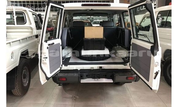 Buy Import Toyota Land Cruiser White Car in Import - Dubai in Baa Buy Import Toyota Land Cruiser White Car in Import - Dubai in Baa