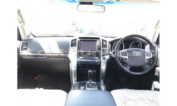Buy Import Toyota Land Cruiser White Car in Import - Dubai in Baa Buy Import Toyota Land Cruiser White Car in Import - Dubai in Baa