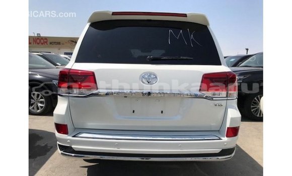 Buy Import Toyota Land Cruiser White Car in Import - Dubai in Baa Buy Import Toyota Land Cruiser White Car in Import - Dubai in Baa