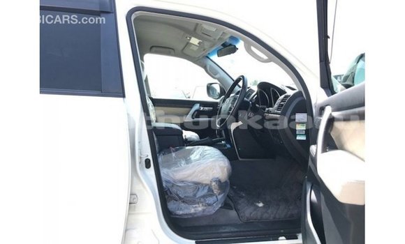 Buy Import Toyota Land Cruiser White Car in Import - Dubai in Baa Buy Import Toyota Land Cruiser White Car in Import - Dubai in Baa