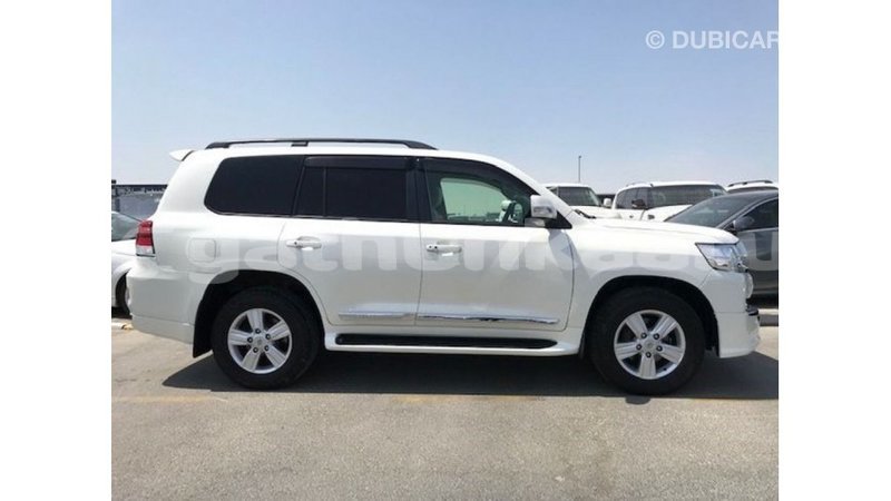 Big with watermark toyota land cruiser baa import dubai 2243