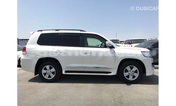 Buy Import Toyota Land Cruiser White Car in Import - Dubai in Baa Buy Import Toyota Land Cruiser White Car in Import - Dubai in Baa