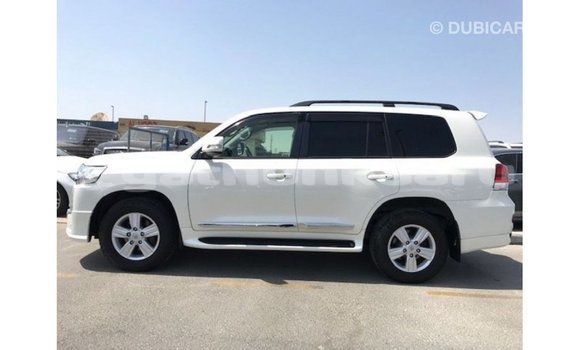 Buy Import Toyota Land Cruiser White Car in Import - Dubai in Baa Buy Import Toyota Land Cruiser White Car in Import - Dubai in Baa