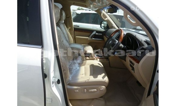 Buy Import Toyota Land Cruiser White Car in Import - Dubai in Baa Buy Import Toyota Land Cruiser White Car in Import - Dubai in Baa