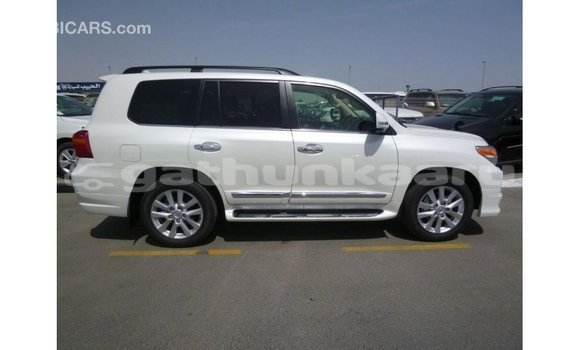 Buy Import Toyota Land Cruiser White Car in Import - Dubai in Baa Buy Import Toyota Land Cruiser White Car in Import - Dubai in Baa