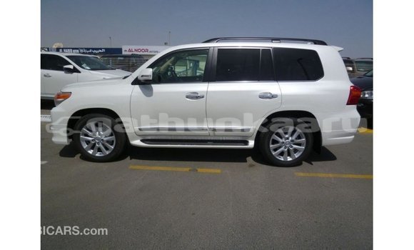 Buy Import Toyota Land Cruiser White Car in Import - Dubai in Baa Buy Import Toyota Land Cruiser White Car in Import - Dubai in Baa
