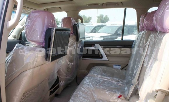 Buy Import Toyota Land Cruiser White Car in Import - Dubai in Baa Buy Import Toyota Land Cruiser White Car in Import - Dubai in Baa