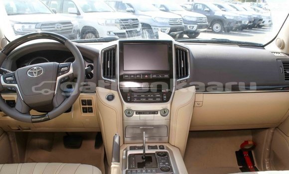 Buy Import Toyota Land Cruiser White Car in Import - Dubai in Baa Buy Import Toyota Land Cruiser White Car in Import - Dubai in Baa