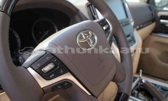 Buy Import Toyota Land Cruiser White Car in Import - Dubai in Baa Buy Import Toyota Land Cruiser White Car in Import - Dubai in Baa