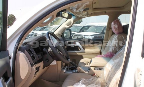Buy Import Toyota Land Cruiser White Car in Import - Dubai in Baa Buy Import Toyota Land Cruiser White Car in Import - Dubai in Baa