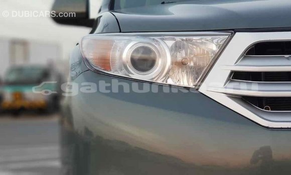 Buy Import Toyota Highlander Green Car in Import - Dubai in Baa Buy Import Toyota Highlander Green Car in Import - Dubai in Baa